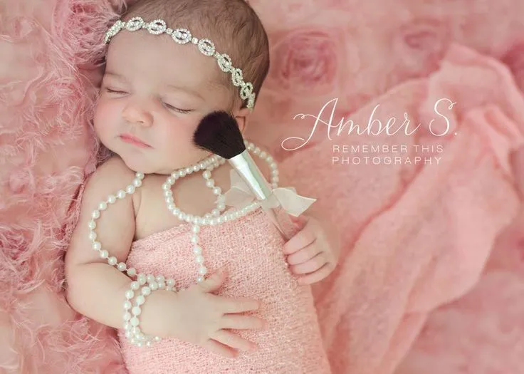 15 Inspirasi Foto Bayi Baru Lahir yang Super Kece. Temanya Bisa Kamu Sontek Nih