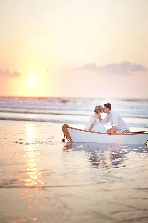 10 Ide Pre-Wedding Cantik di Atas Perahu. Ayo Arungi Bahtera Bersamamu, Mz! 15