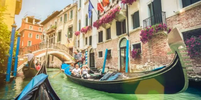 Little Venice di Kota Bunga Cipanas, Destinasi Hits yang Keren Abis! 7