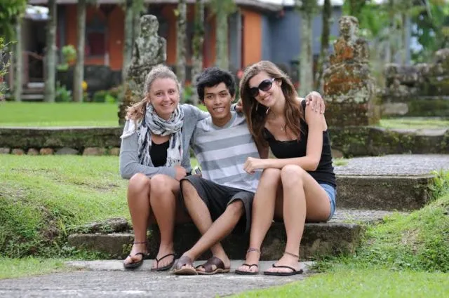 7 Kebiasaan Unik Orang Indonesia yang Bikin Bule Geleng-Geleng Kepala! 11