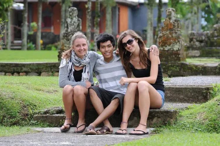 Panduan Praktis Bisa Ngobrol Sama Bule Saat Traveling. Siapa Tahu Ada yang Jadi Jodohmu, Mblo! 11