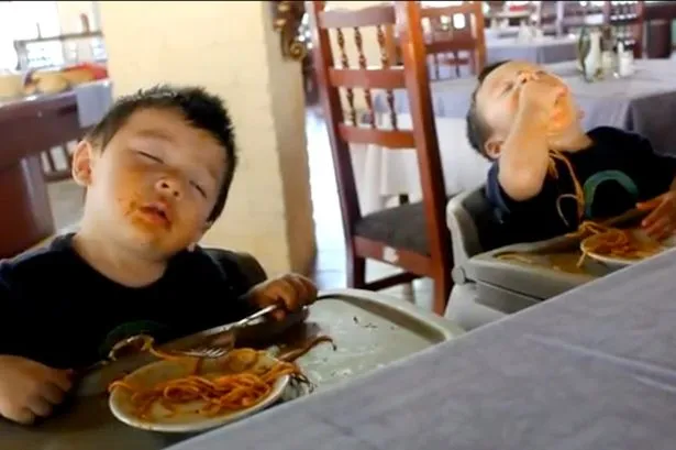 7 Tips Memberi Makan Bayi Saat Dia Melakukan Aksi Gerakan Tutup Mulut (GTM) 11