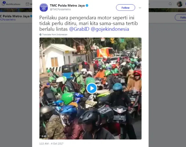 Gotong Royong Kekinian Ini Bikin Miris, Bahu Membahu Langgar Peraturan 4