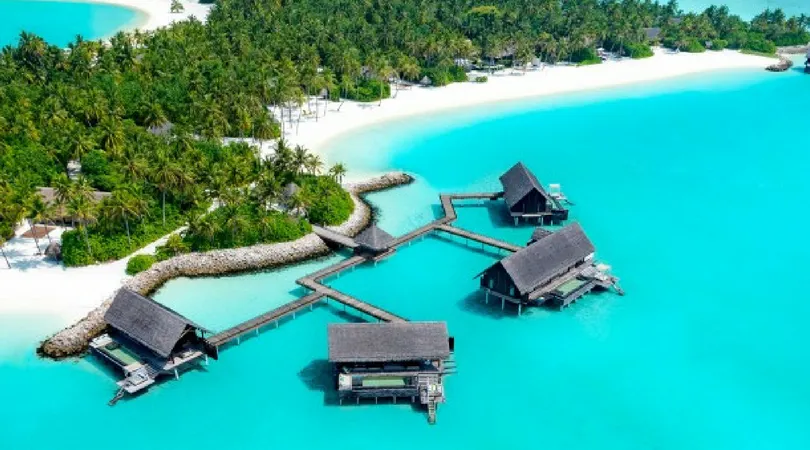 10 Kolam Renang Hotel Paling Seksi di Dunia. Indah dan Bikin Mupeng Abis!
