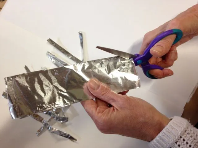 20 Fungsi Aluminium Foil dari Putihkan Gigi Hingga Perkuat Sinyal Wifi 26