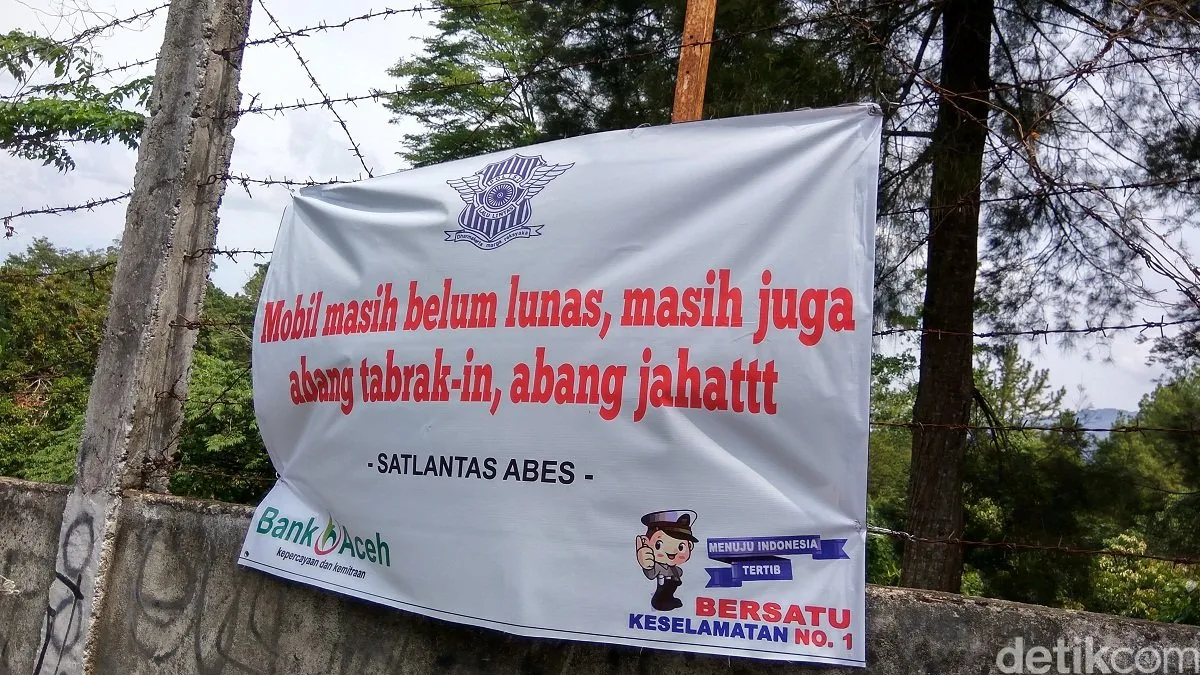 10 Rambu Keselamatan yang Menggelitik. Jangan Cuma Ketawa, Tapi Juga Harus Waspada! 15