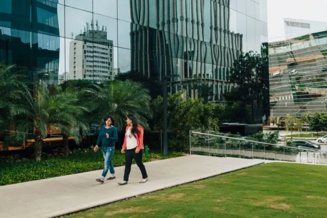Orangtua Beda Agama, Anaknya Tidak Diakui Negara. Begini Kisah Pilunya 8