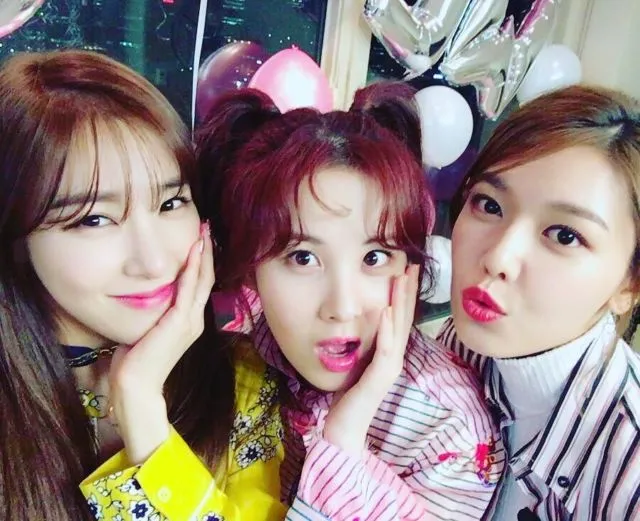 Tiga Member Hengkang, Bukan Berarti SNSD Bubar. Fans Diharap Tenang 7