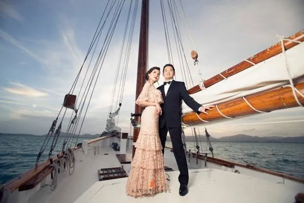 10 Ide Pre-Wedding Cantik di Atas Perahu. Ayo Arungi Bahtera Bersamamu, Mz! 18