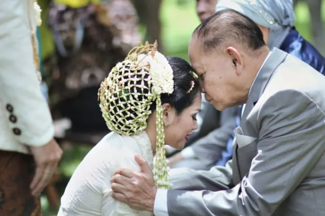Ingat, Resmi Dilamar Pacar Bukan Berarti Kegalauanmu Kelar! 9