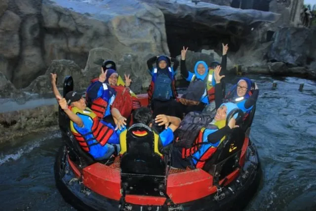 Niat Bermain Jadi Mimpi Buruk, Wahana Arung Jeram Dufan Terbalik 5