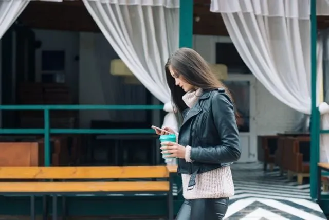 Bukan Berarti Tak Punya Teman dan Kesepian, Ini 7 Alasan Kamu Lebih Suka Ke Mana-mana Sendirian 11