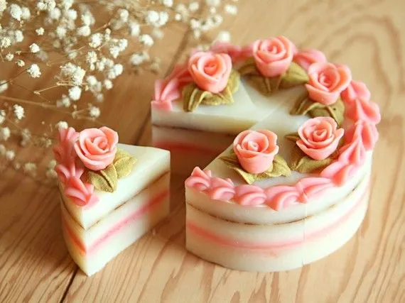 Kue yang Terlihat Lezat Ini Sering Disangka Bisa Dimakan, Tapi Ternyata... 17