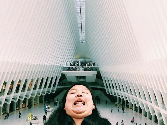 Traveler Ini Selalu Pamerin Dagu di Setiap Fotonya. Lucu dan Kocak Abis! 20