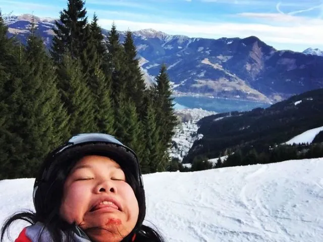 Traveler Ini Selalu Pamerin Dagu di Setiap Fotonya. Lucu dan Kocak Abis! 18