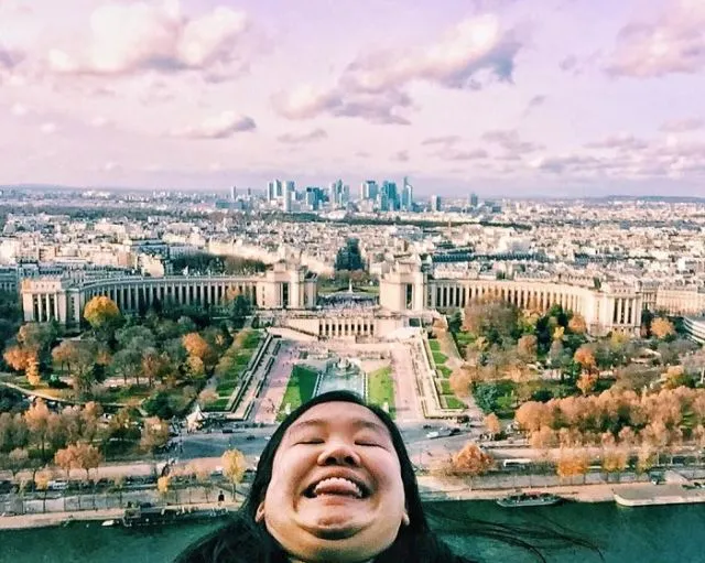 Traveler Ini Selalu Pamerin Dagu di Setiap Fotonya. Lucu dan Kocak Abis! 16