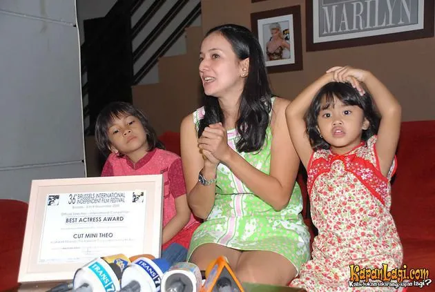 Raih Penghargaan Tingkat Dunia, Marsha Timothy Ikuti Jejak Seniornya 8