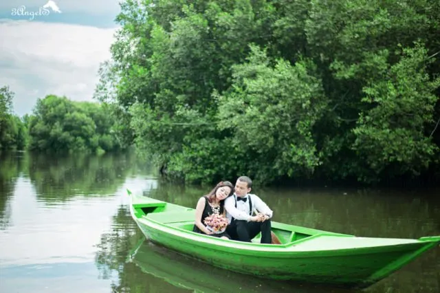 10 Ide Pre-Wedding Cantik di Atas Perahu. Ayo Arungi Bahtera Bersamamu, Mz! 13