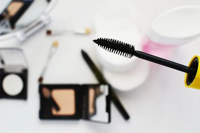 8 Produk Makeup yang Bisa Membantumu Terlihat Lebih Muda dari Usiamu 15