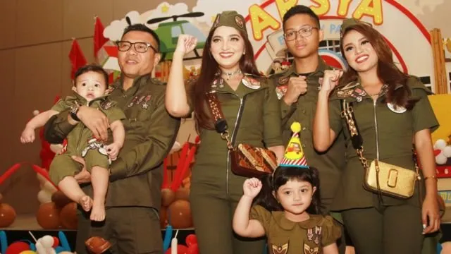 Aurel-Azriel Komen di IG, KD Kena Cibir Warganet. Begini Deh Kalau Urusan Keluarga Dibawa ke Medsos 5