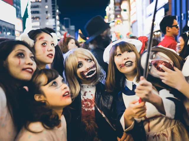 Bukannya Amrik atau Negara Barat Lain, Halloween Justru Dirayakan Paling Meriah di Negara Timur Ini 24
