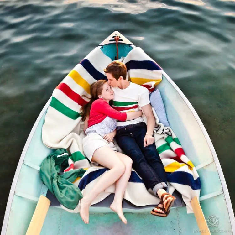 10 Ide Pre-Wedding Cantik di Atas Perahu. Ayo Arungi Bahtera Bersamamu, Mz! 20