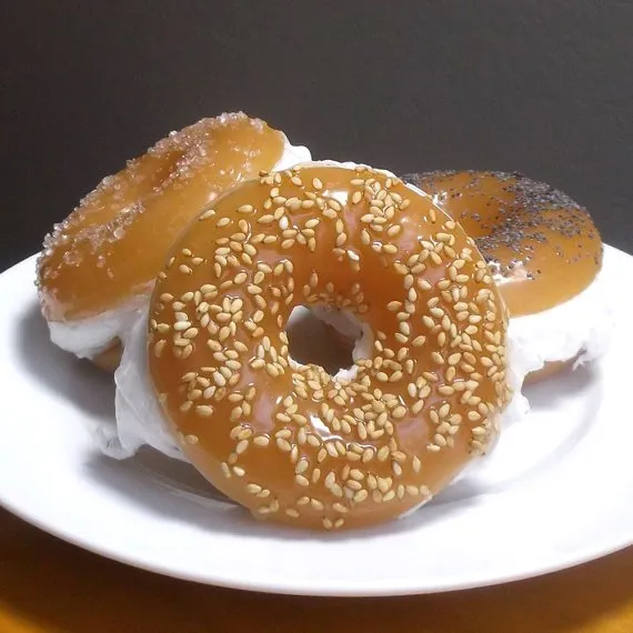 Kue yang Terlihat Lezat Ini Sering Disangka Bisa Dimakan, Tapi Ternyata... 18