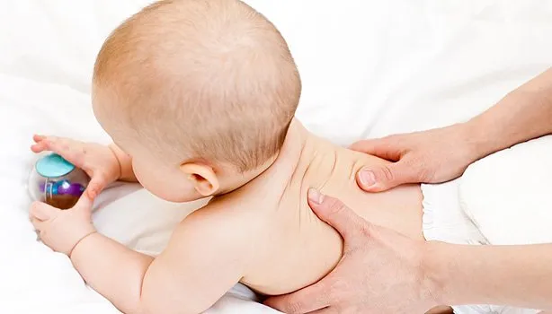 Diduga Karena Sering Dipijat, Bayi Ini Alami Pendarahan Otak 8