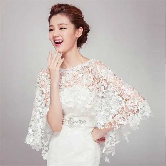 12 Inspirasi Gaun Pengantin Renda. Jaminan Berkelas Sih Kalau Pakai Ini 22