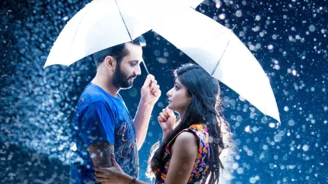 18 Inspirasi Foto Prewedding Romatis Saat Hujan. Basah? Bukan Masalah! 20