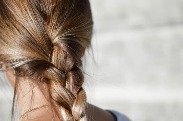 Tak Hanya Kulit, Rambut Pun Mengalami Penuaan Dini. Shampoo Serasoft dari Lion Wings Tawarkan Solusi 3