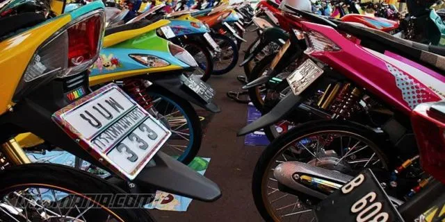 Oh, Jadi Ini Alasan Kenapa Banyak Motor Pakai Pelat Nomor Thailand 8
