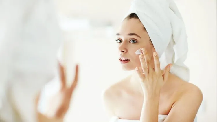 6 Tips Merawat Kulit Kering, Dijamin Bikin Lembap Seharian 8