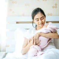 10 Hacks Supaya Ibu Tetap Waras di Minggu-Minggu Awal Melahirkan. Wajib Dicoba!