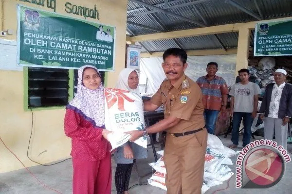 7 Hal di Indonesia Ini Ternyata Bisa Dibeli Pakai Sampah. Mulai Dari Listrik Sampai Sembako 11