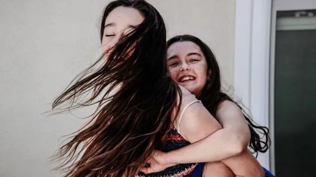 Peluk Kakak Perempuanmu Lebih Kencang, Sebab 7 Pengorbanan Ini Telah Mereka Lakukan 9