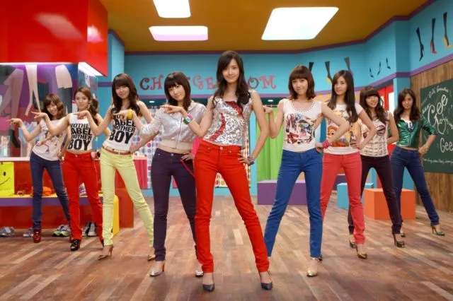 Tiga Member Hengkang, Bukan Berarti SNSD Bubar. Fans Diharap Tenang 6