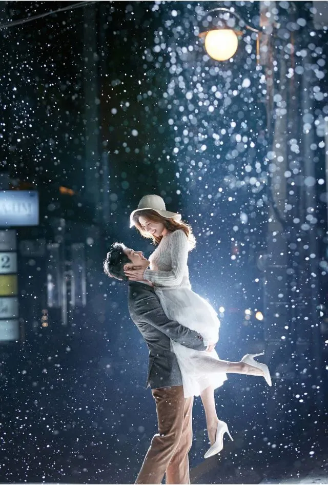 18 Inspirasi Foto Prewedding Romatis Saat Hujan. Basah? Bukan Masalah! 24