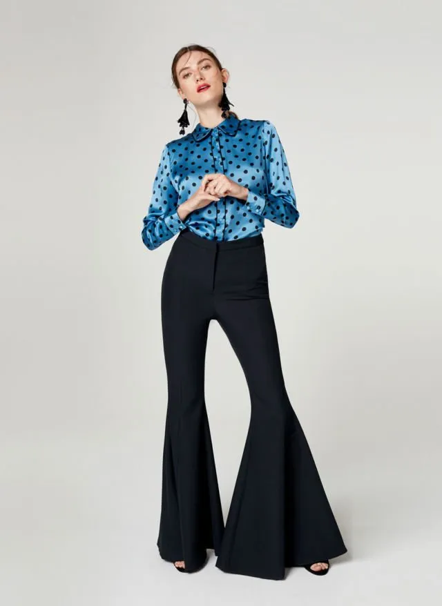 18 Padu Padan Celana Trompet yang Bikin Kamu Lebih Atraktif. Selamat Tinggal Jeans Ketat! 31