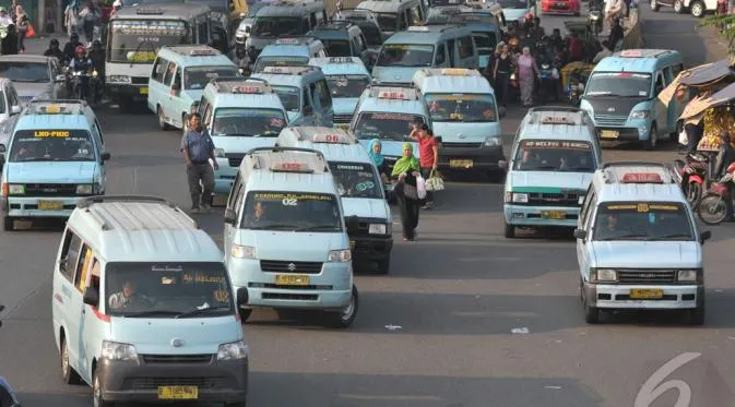 5 Pengalaman Unik Ini, Bisa Anda Rasakan Hanya dengan Naik Angkot di Jakarta