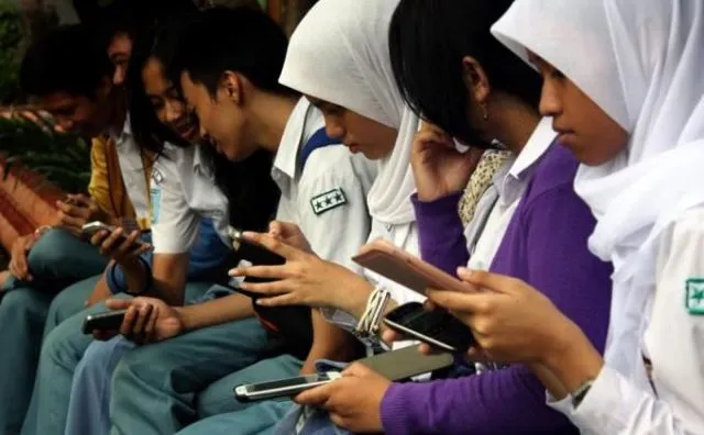 Tuai Kontroversi, GIF Porno di WhatsApp Ternyata Mudah Dicari. Begini Pernyataan Kominfo 6