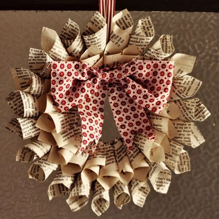 Inspirasi DIY Christmas Wreath Unik nan Cantik Menggunakan Bahan Daur Ulang. Bikin di Rumah Yuk! 17
