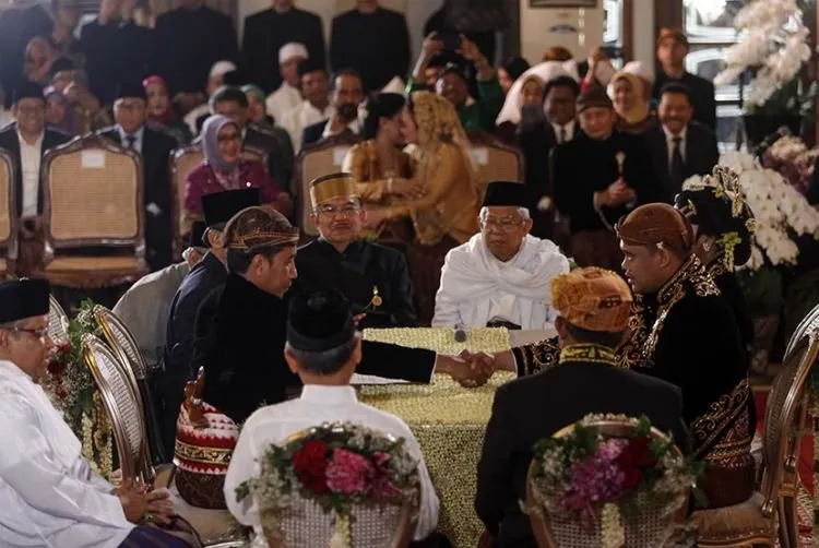 Penuh Adat Jawa, Kahiyang dan Bobby Ucapkan Janji Suci. Intip Ulasan Acara Tadi Pagi di Sini 10
