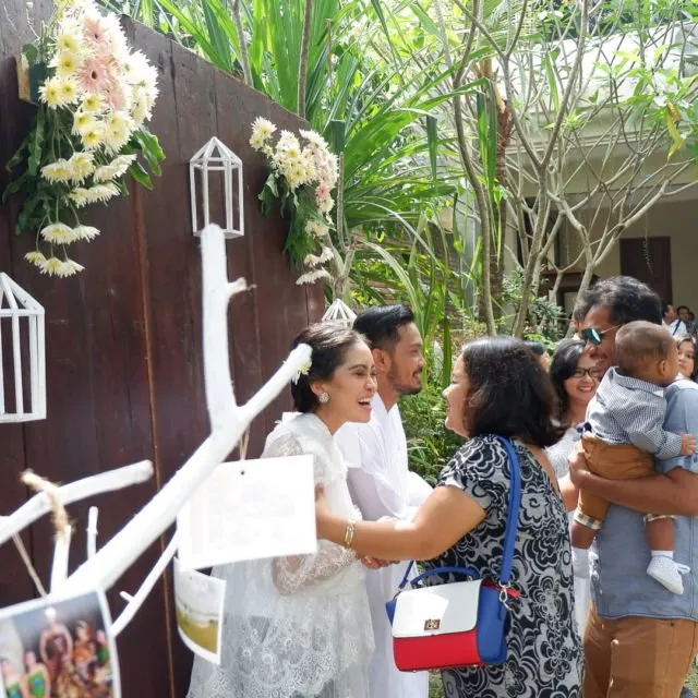 Inspirasi Pernikahan Tanpa Pelaminan Kian Diminati, Seperti @lucedaleco yang Bisa Mingle dengan Tamu Saat Resepsi 22