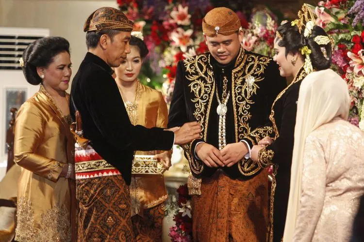 Penuh Adat Jawa, Kahiyang dan Bobby Ucapkan Janji Suci. Intip Ulasan Acara Tadi Pagi di Sini 14