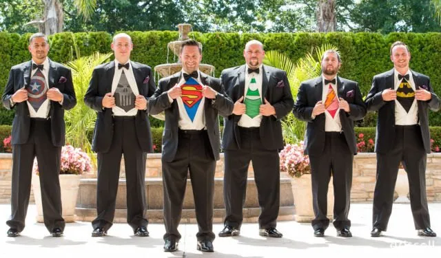 Kerap Terlupakan, 20 Pose Foto Groomsmen Ini Layak Tiru. Pendamping Cowok Juga Bisa Tampil Seru 33