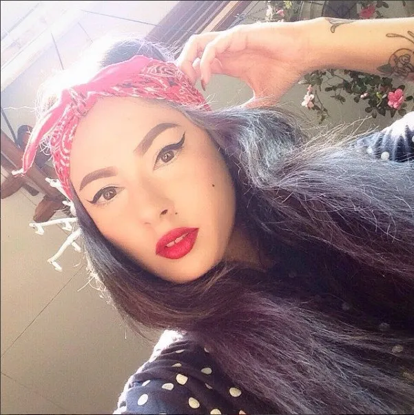 Style Unik Pin Up Girl Tahun 50-an Ala Claudia Adinda. Melihat Fotonya Serasa Memutar Mesin Waktu! 20