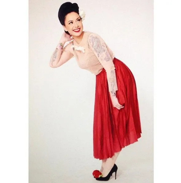 Style Unik Pin Up Girl Tahun 50-an Ala Claudia Adinda. Melihat Fotonya Serasa Memutar Mesin Waktu! 11