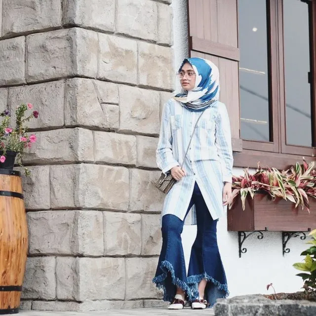 18 Padu Padan Celana Trompet yang Bikin Kamu Lebih Atraktif. Selamat Tinggal Jeans Ketat! 25
