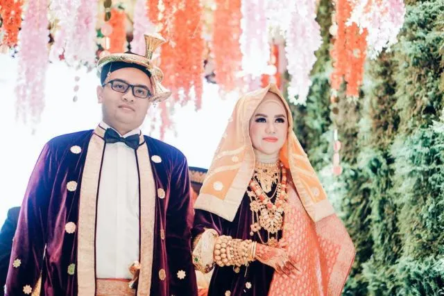 Ragam Busana Pengantin Adat Koto Gadang dengan Sentuhan Warna-warna Cerah Nan Elok. Sungguh Meriah! 30